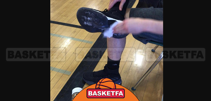 افزایش چسبندگی کفش های بسکتبال با پاک کردن زیر آن